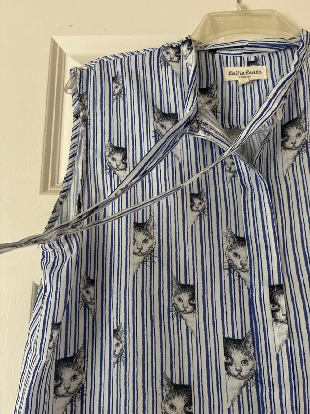 Sleeveless button stripe cat top - Picture 2 of 3